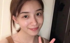 奶头被客人玩的又红又肿